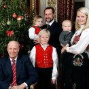 Gathered for christmas photos at The Royal Palace (Foto: Lise Åserud, Scanpix)